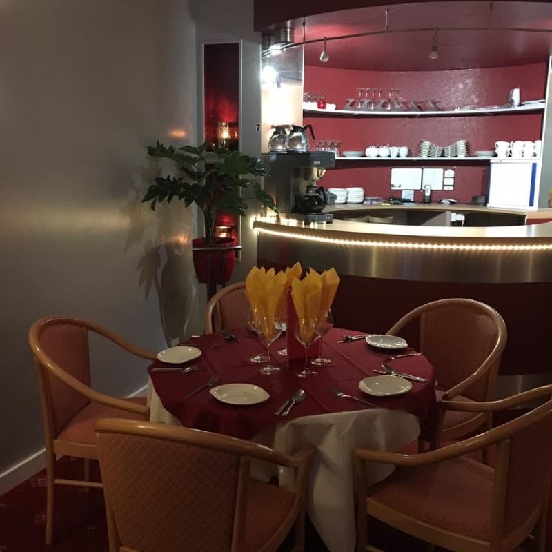 Inside Red Rose Lounge Indian restaurant, London Road, Waterlooville