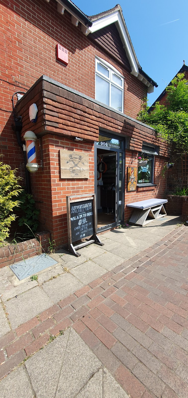 550 Five-Star Reviews: Why Families Drive From Portsmouth to This Horndean Barber