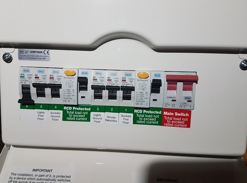 \"Cracking Guys\" - The Waterlooville Electrician With 30 Perfect Reviews